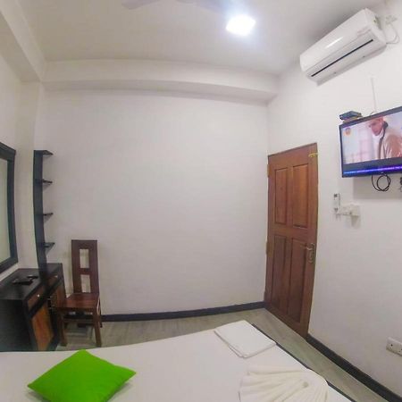 Nap Station Bed and Breakfast Kandy Esterno foto