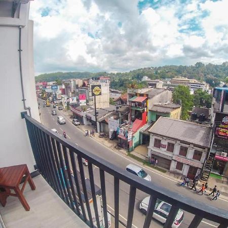 Nap Station Bed and Breakfast Kandy Esterno foto
